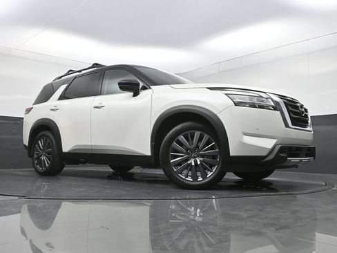 Used 2023 Nissan Pathfinder SL w/ SL Premium Package FWD image 27