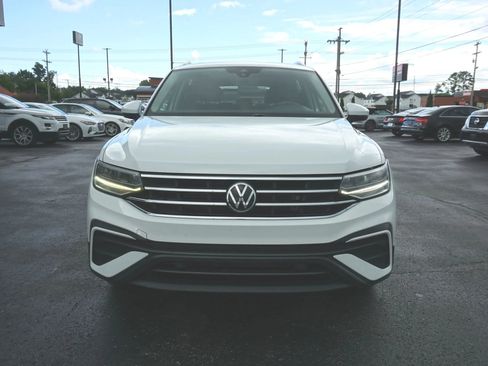 Used 2022 Volkswagen Tiguan SE FWD image 2