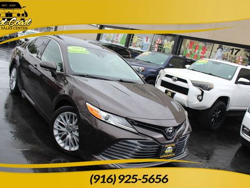 Used 2019 Toyota Camry XLE w/ Driver Assist Package image 1
