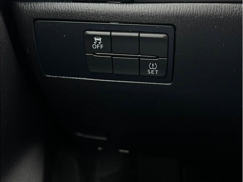 Used 2017 MAZDA MAZDA3 Sport image 18