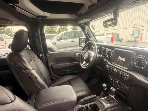 Used 2023 Jeep Wrangler Unlimited Sahara AWD/4WD image 9