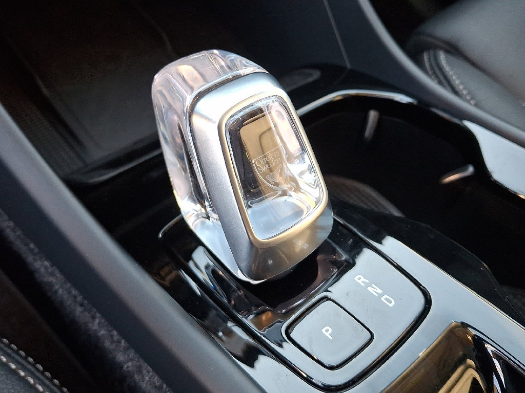 Certified 2026 Volvo XC40 B5 Plus AWD/4WD image 18