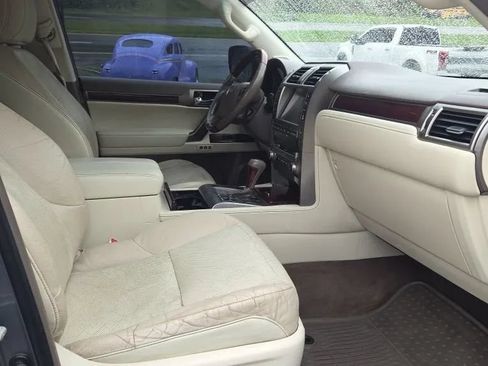 Used 2015 Lexus GX 460 w/ Premium Package AWD/4WD image 9
