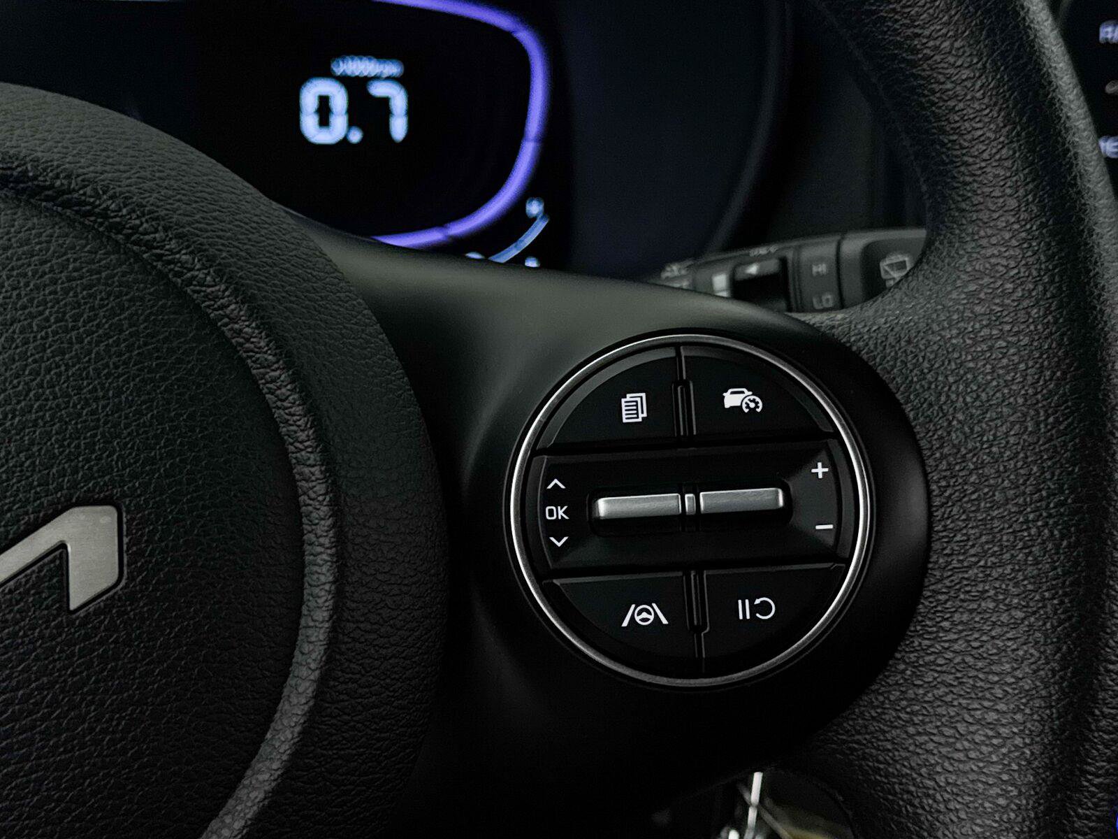 Used 2025 Kia Soul LX w/ LX Technology Package FWD image 33