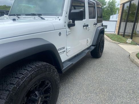 Used 2018 Jeep Wrangler Unlimited Sport S AWD/4WD image 24