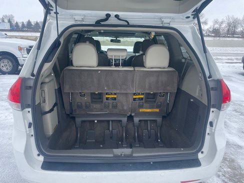 Used 2013 Toyota Sienna XLE image 9