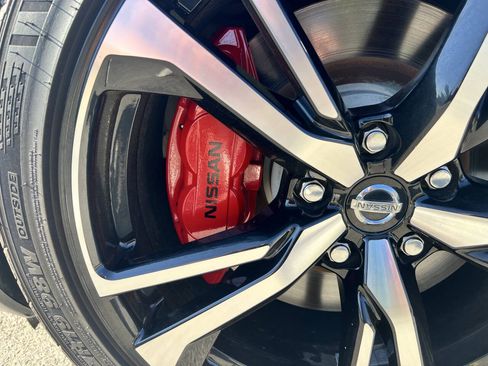 Used 2018 Nissan 370Z Coupe RWD image 3