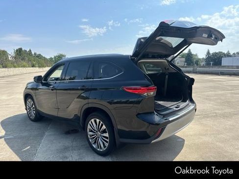 Used 2021 Toyota Highlander Platinum AWD/4WD image 6