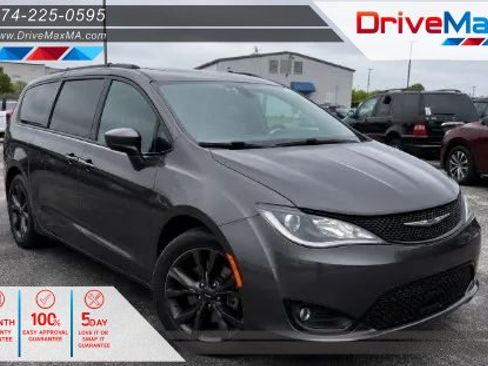 Used 2018 Chrysler Pacifica Touring Plus w/ S Appearance Package FWD image 1