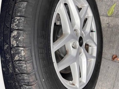 Used 2024 Ford Edge SEL image 18