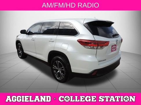 Used 2019 Toyota Highlander Plus FWD image 6