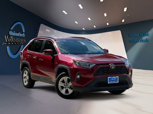 Used 2019 Toyota RAV4 XLE FWD image 1