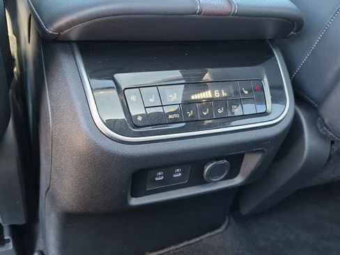 Used 2025 Nissan Armada Platinum Reserve AWD/4WD image 9