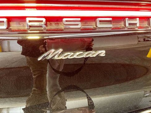 Certified 2024 Porsche Macan image 35