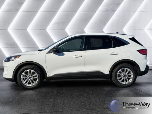 Used 2022 Ford Escape SE image 2