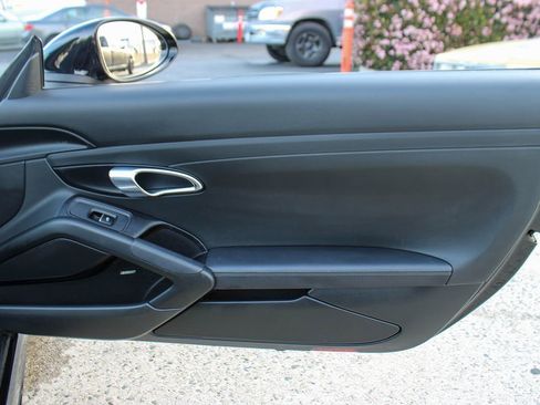 Used 2017 Porsche 718 Boxster S image 41