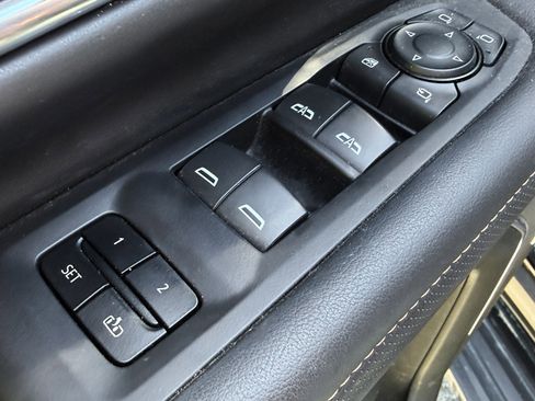 Used 2024 GMC Yukon XL AT4 w/ Technology Package image 4