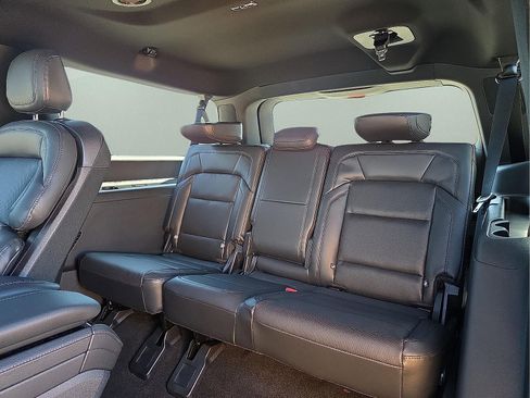 New 2026 Lincoln Navigator L Reserve w/ Jet Appearance Package AWD/4WD image 9