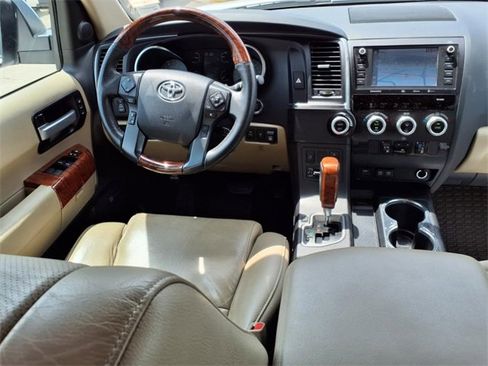 Used 2020 Toyota Sequoia Platinum image 4