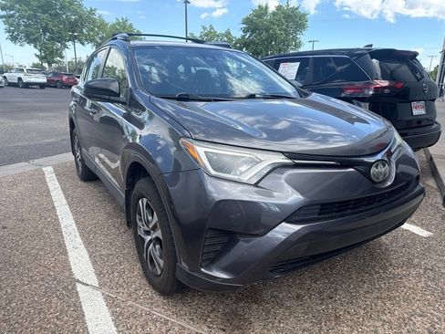 Used 2017 Toyota RAV4 LE FWD image 4