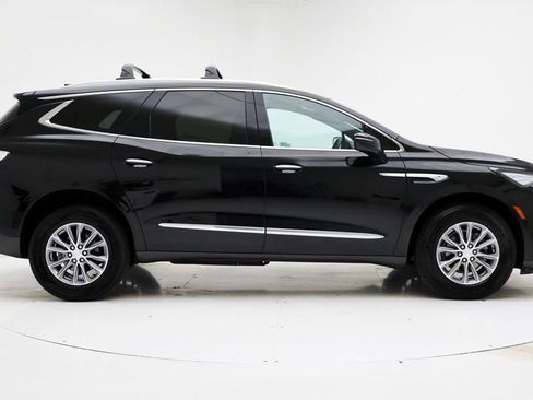 Used 2022 Buick Enclave Essence image 3