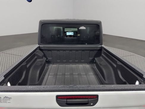 New 2025 Jeep Gladiator Willys image 8