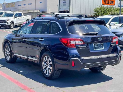 Used 2018 Subaru Outback 3.6R Touring w/ Popular Package #3 AWD/4WD image 2