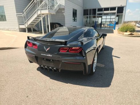 Used 2019 Chevrolet Corvette Stingray Coupe w/ 1LT RWD image 4