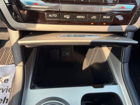 Used 2023 Ford Explorer XLT AWD/4WD image 28