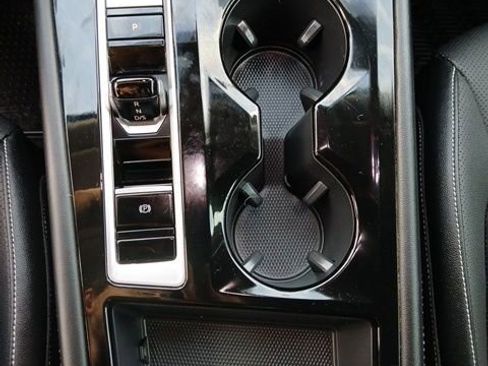 Used 2024 Volkswagen Atlas SE w/ Black Wheel Package image 23