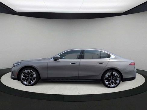 Used 2024 BMW 530i xDrive w/ Executive Package AWD/4WD image 5