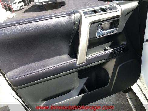Used 2017 Toyota 4Runner Limited AWD/4WD image 9