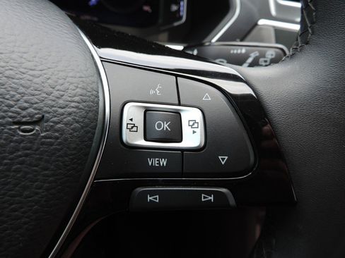 Used 2020 Volkswagen Tiguan SEL AWD/4WD image 27