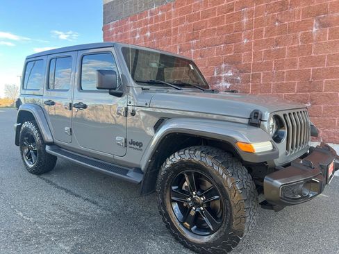 Used 2022 Jeep Wrangler Unlimited Sahara AWD/4WD image 3