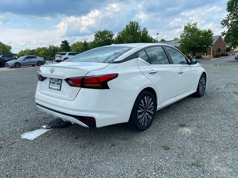 Used 2025 Nissan Altima 2.5 SV FWD image 3