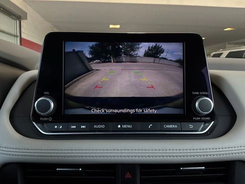 Used 2025 Nissan Rogue SV FWD image 31