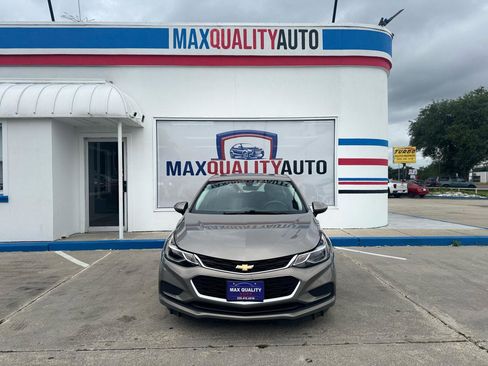 Used 2018 Chevrolet Cruze LT w/ Convenience Package FWD image 8