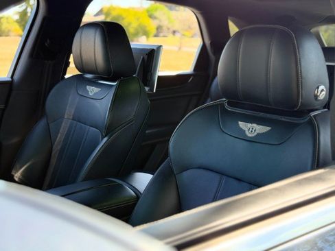 Used 2018 Bentley Bentayga Onyx Edition AWD/4WD image 17