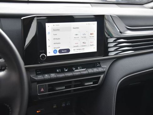 Used 2025 Toyota Camry SE image 19