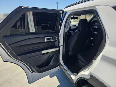 Used 2021 Ford Explorer XLT RWD image 17