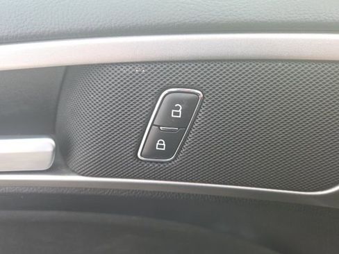 Used 2020 Ford Fusion SE FWD image 18