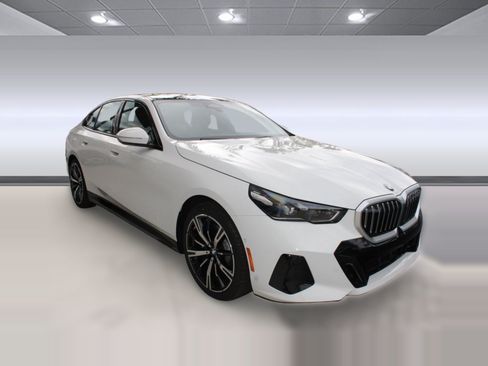 Used 2026 BMW 530i w/ M Sport Package RWD image 7