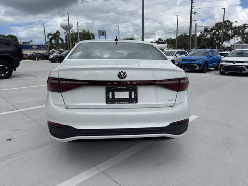 New 2025 Volkswagen Jetta SE image 4