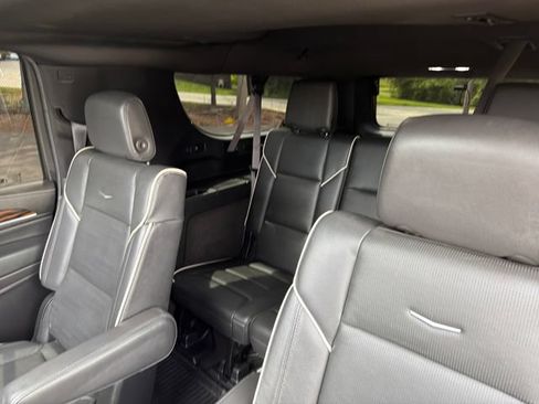 Used 2024 Cadillac Escalade ESV Premium Luxury w/ Performance Package AWD/4WD image 33