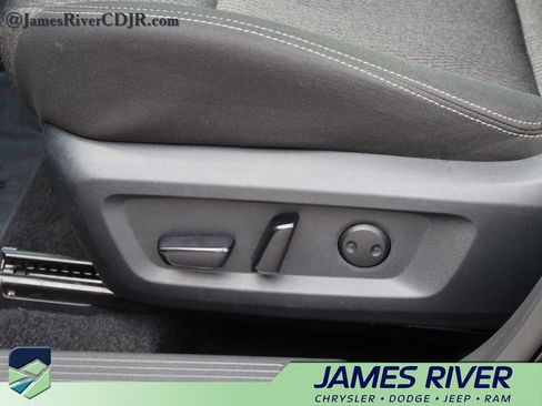 Used 2025 Nissan Rogue SV FWD image 24