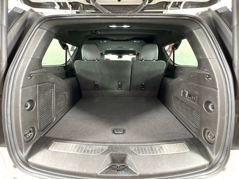 Used 2023 Chevrolet Suburban Premier RWD image 60