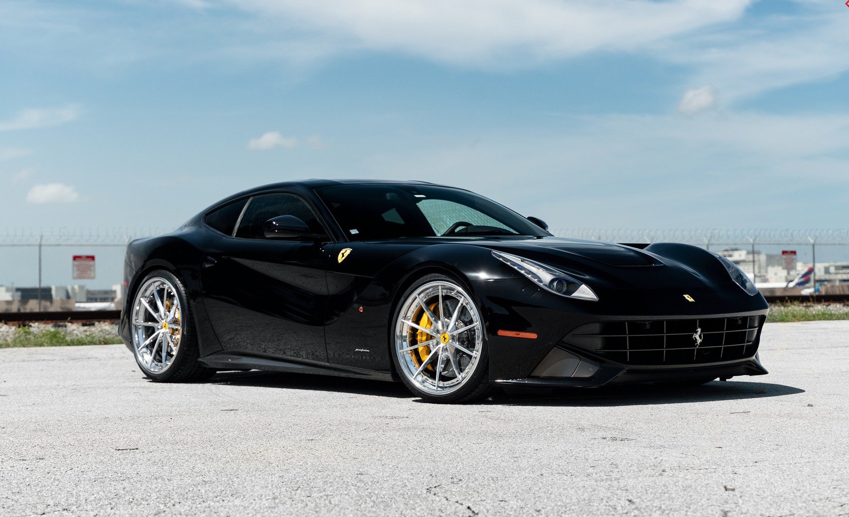 Used 2013 Ferrari F12 Berlinetta RWD image 38