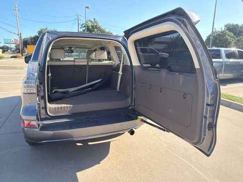 Used 2018 Lexus GX 460 Premium w/ Premium Package AWD/4WD image 29