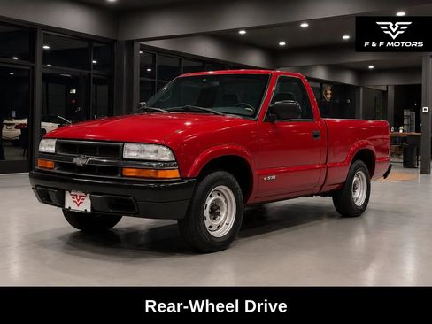 Used 2002 Chevrolet S10 Pickup 2WD Regular Cab image 2
