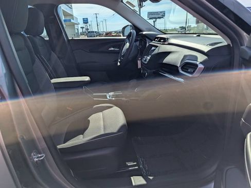 Used 2023 Chevrolet TrailBlazer LS AWD/4WD image 3